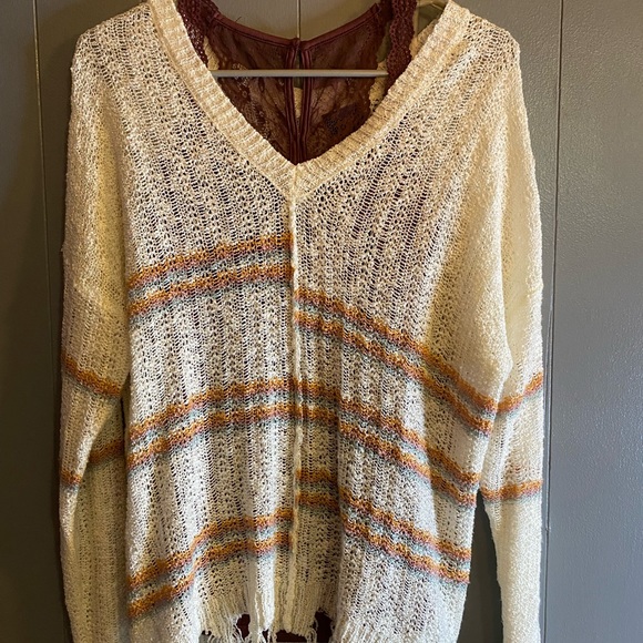 🌸3 for $20 Everything Must Go , Size Small, V Neck - Picture 4 of 6